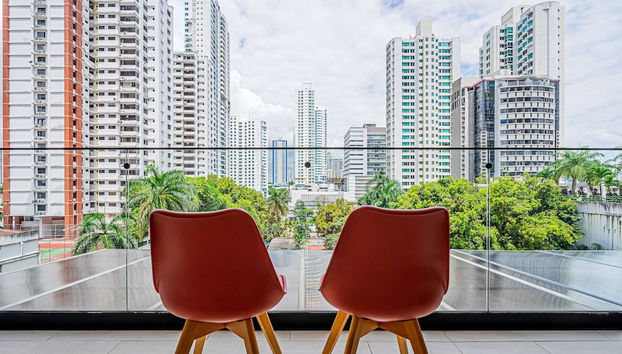 w Beautiful 1BR w Perfect Balcony View - Foto 3, Habitación