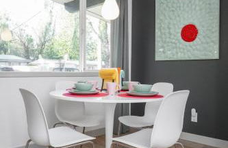 #StayinMyDistrict Modern Mid-Century Retreat - Foto 25