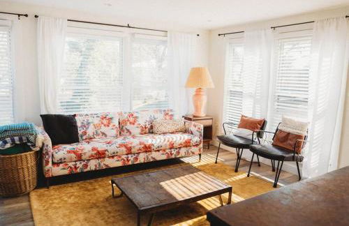 Ode to the '70's creative private home with pool - Foto 9