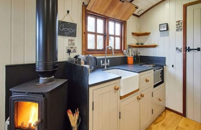 Host Stay Cwch Gwenyn - Photo 10