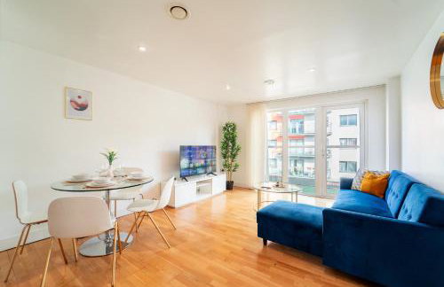 Cozy 2BR Apt in Greenwich, Near O2 Arena and Excel, Fast Wi-Fi, Free Parking, Excellent links Elizabeth and Southeastern Line - Foto 1