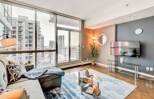 Downtown Condo w Incredible Views and BBQ - Photo 8