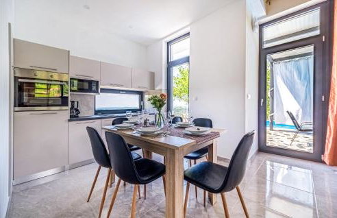 4 Bedroom Nice Home In Ivancici - Foto 6