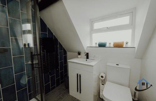 Apt 5 Manor House - 3 Bed 2 bathroom sleeps 5 parking wifi - Photo 33