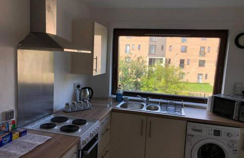 Chic 2 Bed Apartment with Free Parking- Recently Redecorated, 10 Minutes to City Centre - Foto 16