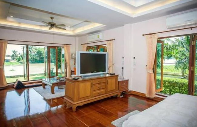 Tharnrarin Villa Suphan Buri - Photo 35