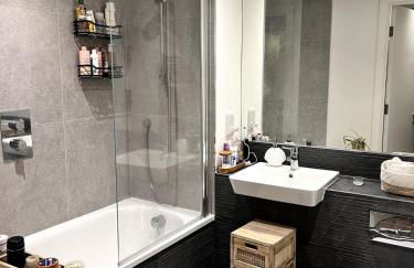 Central modern flat 2 minute walk to station - Foto 5