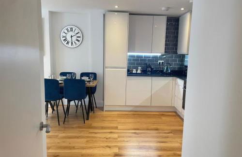Elegant Windsor Flat - Short Walk to Windsor Castle, River Thames & Train Station - Foto 15