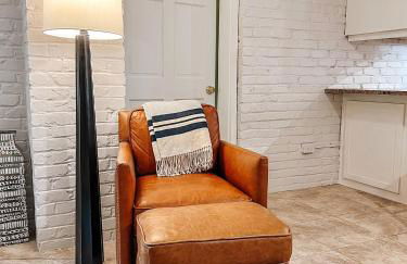 2 Blocks to riverfront | 48" Firepit | Turf Yard - Foto 31