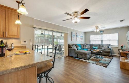 Exquisite Retreat with Heated Pool for 14 Guests, Pool Table Paradise! - Foto 14