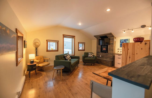 Downtown Whitehorse - Treehouse - Photo 1