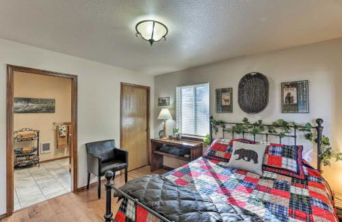 Riverfront Crescent City Home, 8 Mi to Beach! - Foto 13