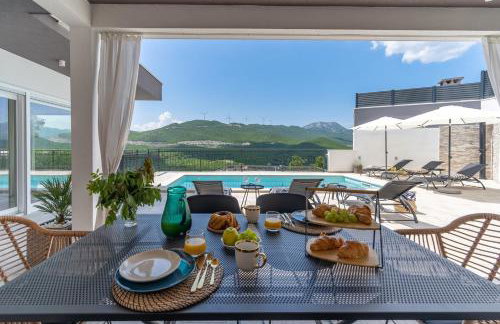 Villa Stella with 32 sqm private heated pool Jacuzzi Sauna Media room 3 bedrooms - Photo 9