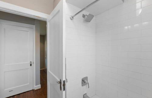 Massive 5BR Historic CozySuites House - Foto 23