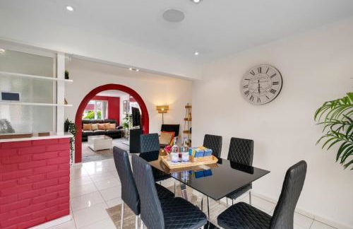 Elegant 5 Bed Home with Garden & Parking - Slough - Foto 29