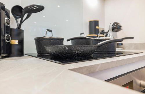 Stylish 2BR 2BA Flat in Gravesend Sleeps 4 - Foto 15