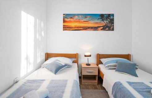 Awesome Home In Tinj With Jacuzzi - Photo 20