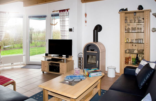 3 bedroom House in Wurster Nordseeküste with garden and terrace - Photo 3