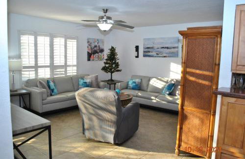5 BR House 4 Minutes from the Beach - Foto 2