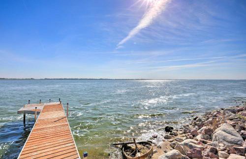 Lakefront Cabin with Patio and Views in Lake Norden - Foto 21
