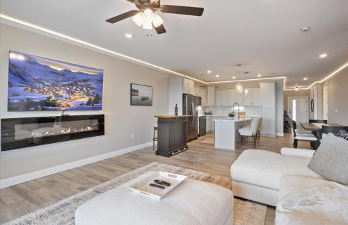 Lakefront Topsider Condo w/ Boat Slip, 2 Pools & Large Deck - Foto 7