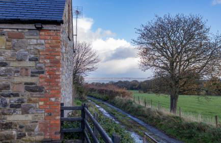 Stunning rural stay with idyllic views & great location - Photo 18