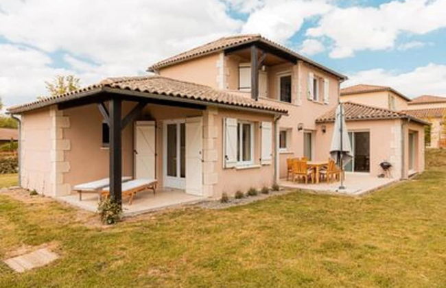 Spacious and Modern Villa With Large Garden and BBQ Area - Foto 46