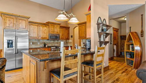 New! Black Bear Inn - Pet friendly - trailer parking - walk to lake - rustic - Foto 4