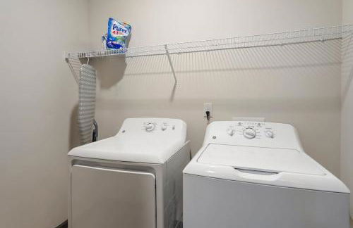 3BR King Bed Balcony North Raleigh - Foto 23