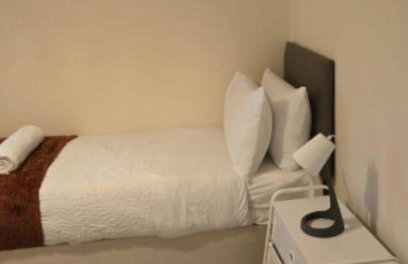 Cosy House- Sleeps 7 Centrally Located Free Parking, Fast WIFI Smart Tv with Sky and Netflix Business Travellers Relocators Leisure Welcome - Foto 35