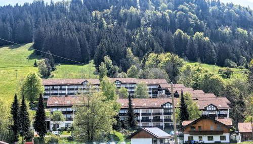 Ferienwohnung AllgäuGlück im Ferienpark Oberallgäu mit Hallenbad, Sauna, WLAN - Foto 3