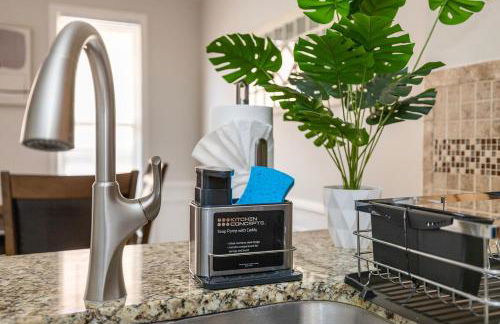 King and Queen Beds with a Gourmet Kitchen - Foto 16