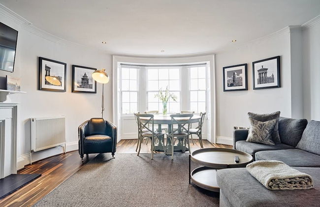 JOIVY Luxury George Street Apartments: Castle Suite - Photo 10