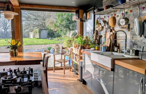 Artist's Hawkhurst Home with Heated Pool & Sauna - Foto 64