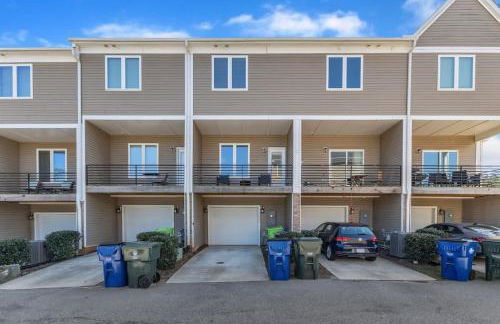 3BR Townhouse King Bed Garage Near NC State - Foto 30