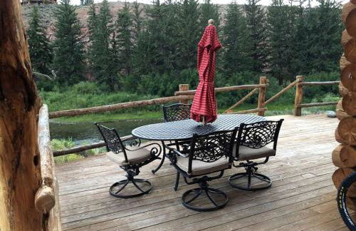 Rustic Riverside Cabin with Hot Tub in Dubois, Wyoming - Foto 5