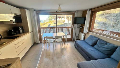 Méribel 2 pièces avec cabine, centre, proche commerce et pistes avec parking et wifi état neuf - Foto 2