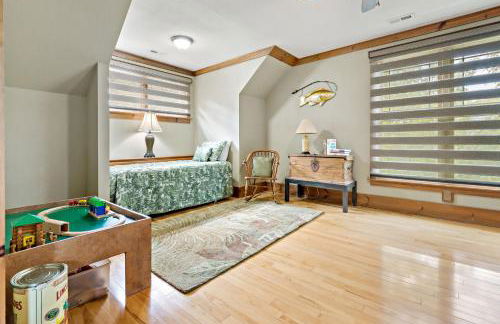 Lakefront Retreat Luxury Home with Private Dock - Photo 31