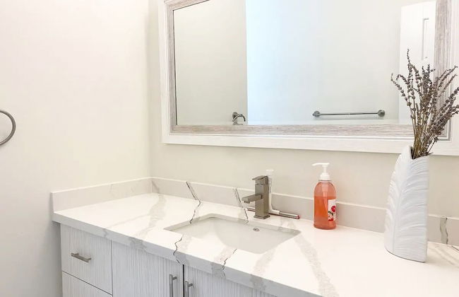 Brand New Basement Apt next to Beach & Go Train - Foto 18