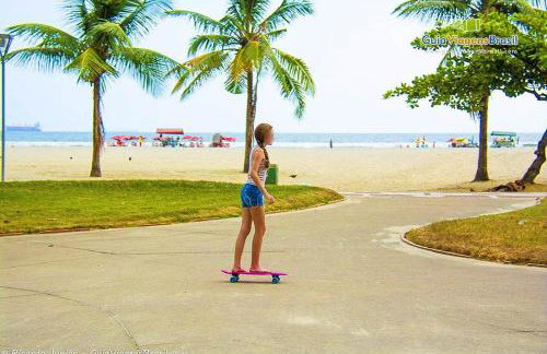 Comfortable Gonzaga Apartament - Em 1 minuto a pé tá na PRAIA Gonzaga em Santos e no Shopping Balneário, 2 ar-condicionados, portaria 24 horas, elevador, 1 vaga carro Gratís, wi-fi Grátis, enxoval Gratuito, PRAIA Santos Gonzaga, Bicicleta disponí - Foto 7