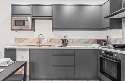 2BR Apartment with Sofa bed I Prime Town Centre Location I Gold St D-Lux, Modern Amenities, Walk to Train, Bus Stations, Shops & Cafés I Leisure and Business Stays Welcome - Foto 19