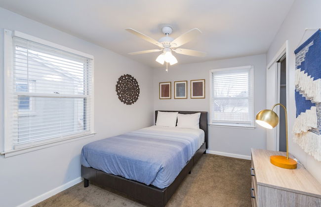 Savor the Homey Vibe at a Chilled Nest Five Min Downtown - Foto 3