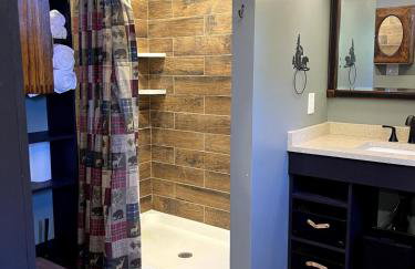 Twin Oaks Cabin at Linville, Private, New remodel - Foto 4