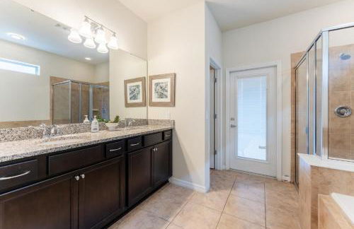 Luxury 8BR Villa with Pool, Spa, Theater & Game Room near Disney - Foto 75