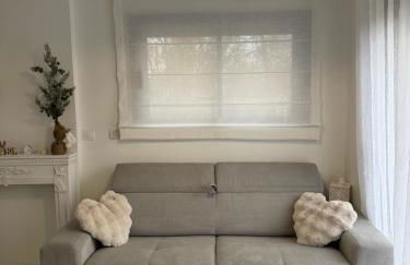 Le Balcon petit extérieur Idéal familles & couples à 10 min Disneyland Paris avec lit Queen size & parking privé - Foto 13