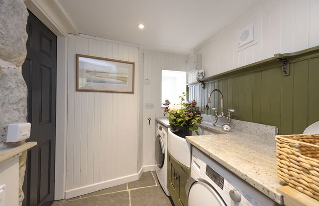 JOIVY Exceptional Cottage W/ Stunning Country Views - Photo 13