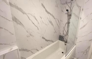 Royal 4 Bed House By City Centre - Foto 12