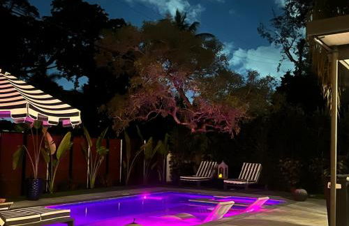 Villa 800 - 3 BEDROOM - 3 AND A HALF BATHROOMS -6 BEDS- Spa like Retreat Saline Pool & Jacuzzi - Foto 56