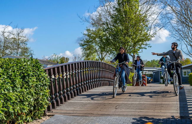 Chalet Near the Golf Course on a Holiday Park - Foto 34