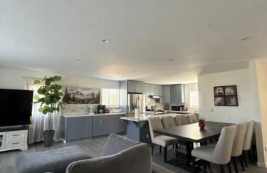 Newly Renovated Lakefront with Dock - Foto 1